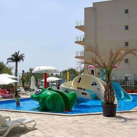 Willow Alessi Pool & Κονστάντζα